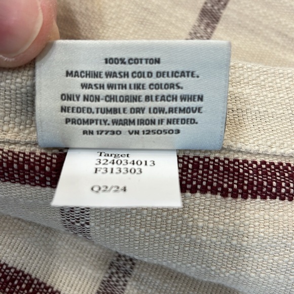 Beige/wine red Plaid Patterned 100% Cotton Table Runner, Hearth & Hand. 20”x90”. - Picture 4 of 4